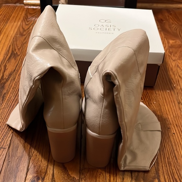 New in box oasis society Stephanie boot- 10 taupe - Picture 6 of 10